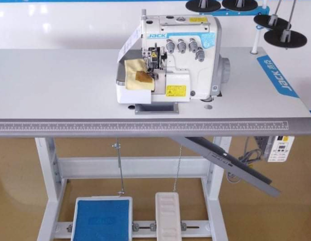 Máy vắt sổ Jack E3-4